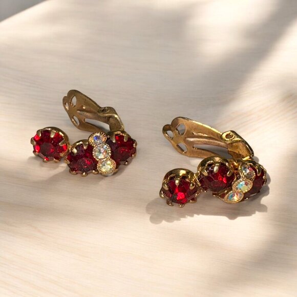 Vintage Gold Tone Clip on Earrings Round Red and Clear Stones Prongs Classic - Picture 2 of 4